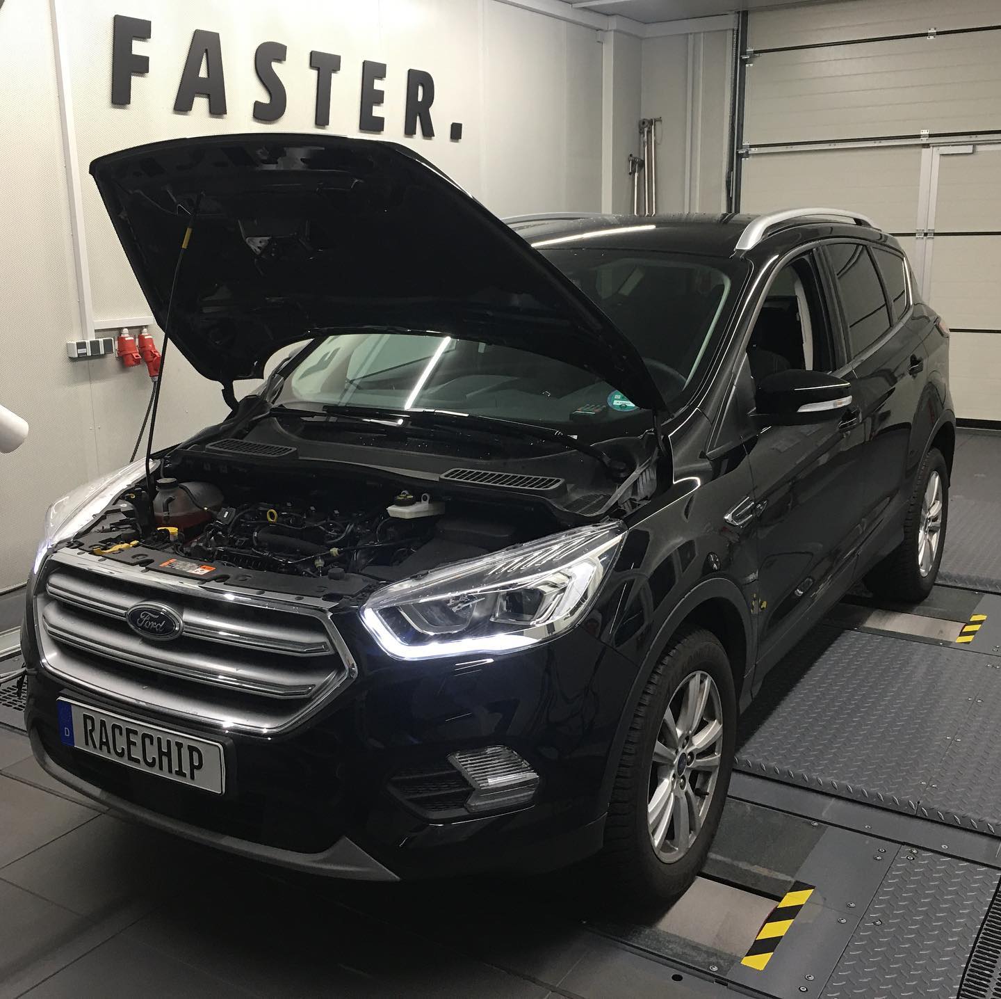 FORD KUGA ford-kuga-2-st-line-2-0-ecoboost-tuning-wenig-km