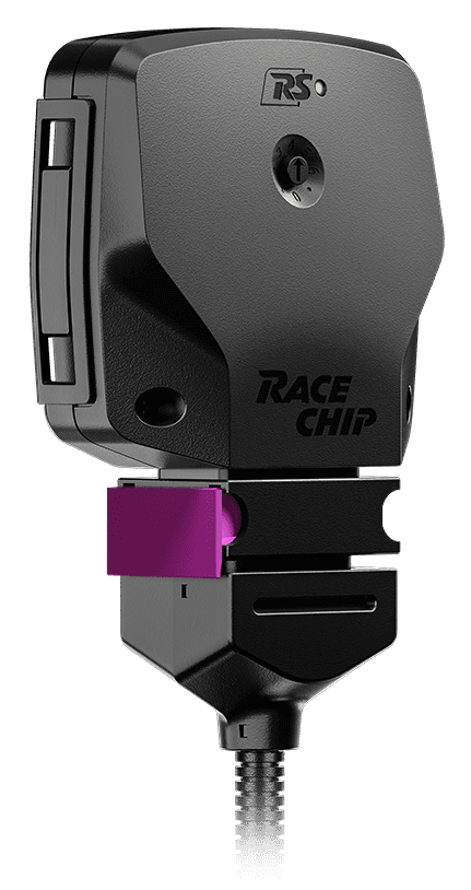 RaceChip RS Steuergerät in dreiviertel Perspektive, mit violettem Verriegelungselement und zentralem Drehregler zur Leistungsanpassung.