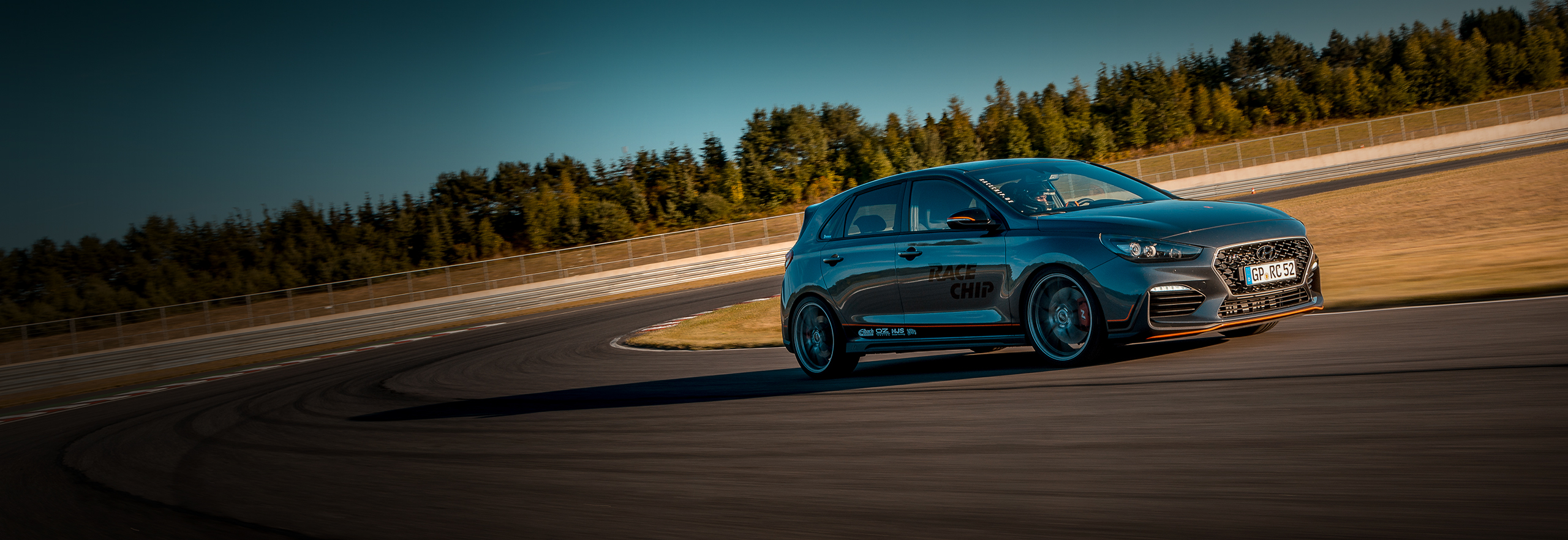 <b>CHIPTUNING FÜR IHR AUTO</b><br/>BIS ZU 30% MEHR PS UND NM